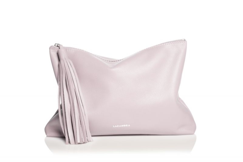 Bolso piel rosa palo clutch con borla Lacambra